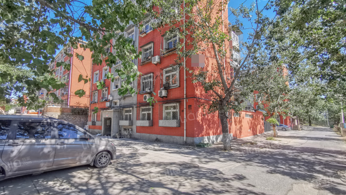 迎风三里外景图