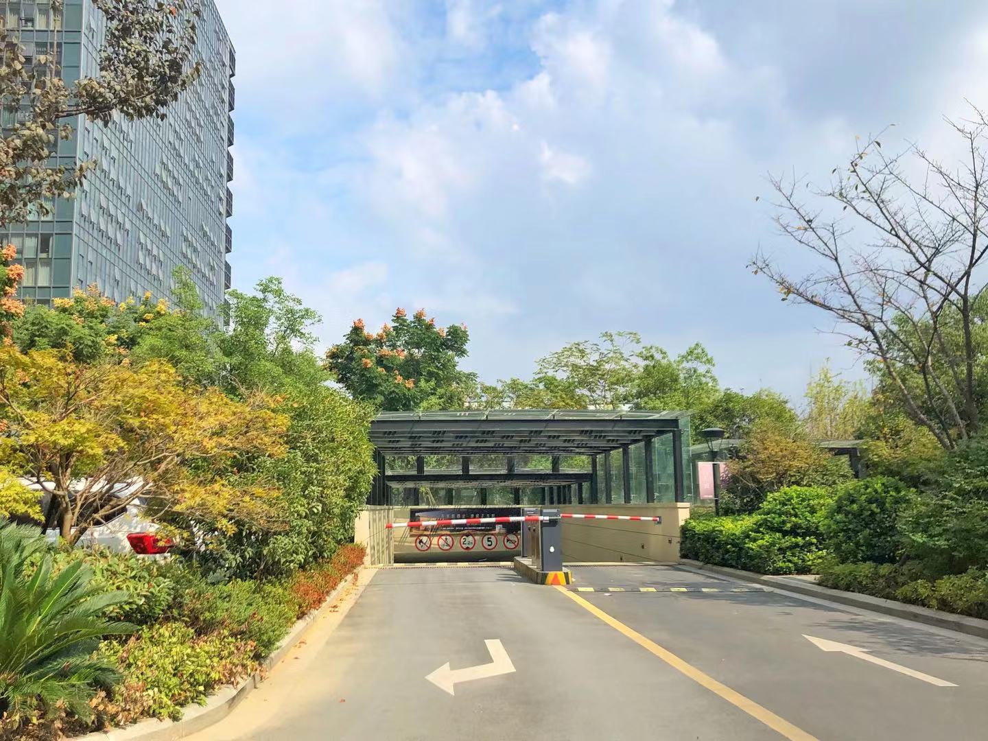 八方城小区实景 12