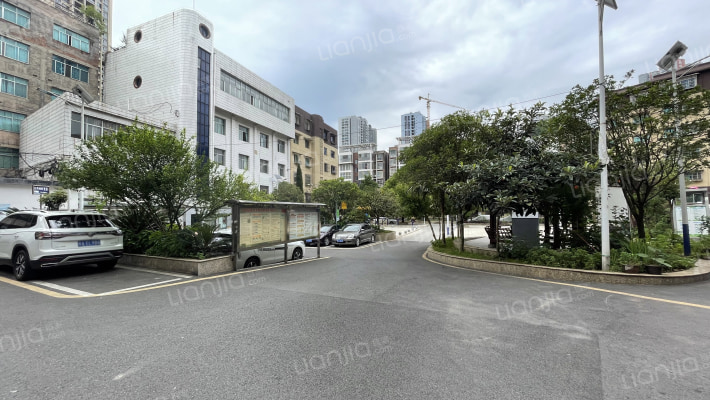 发改局宿舍小区外景图