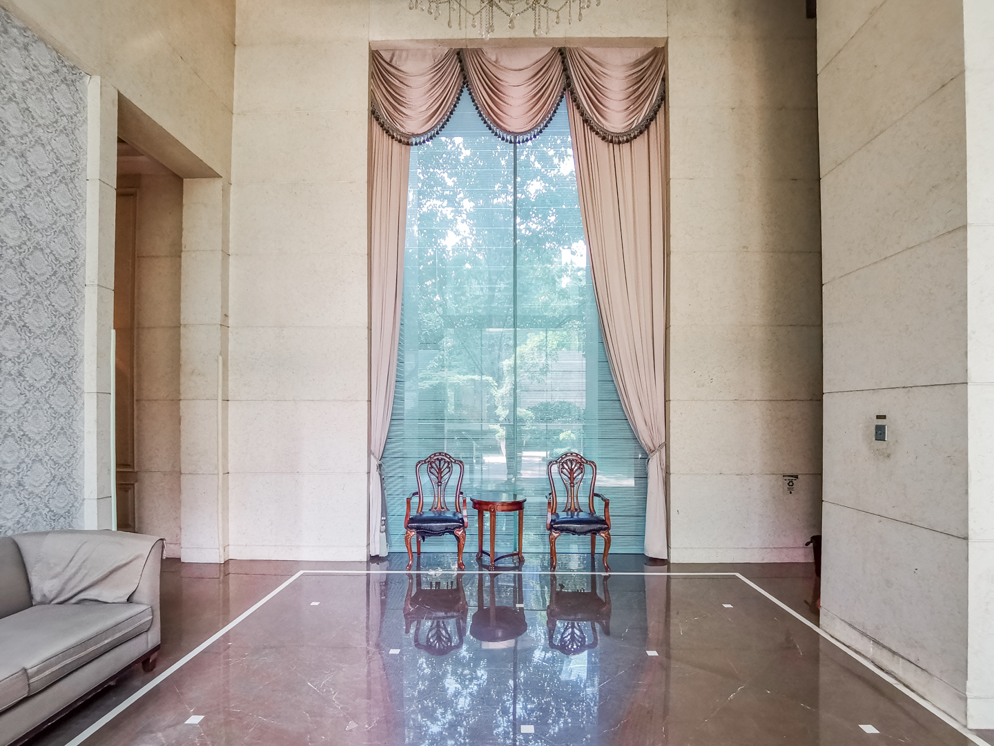Sapphire Mansion compound photo 15