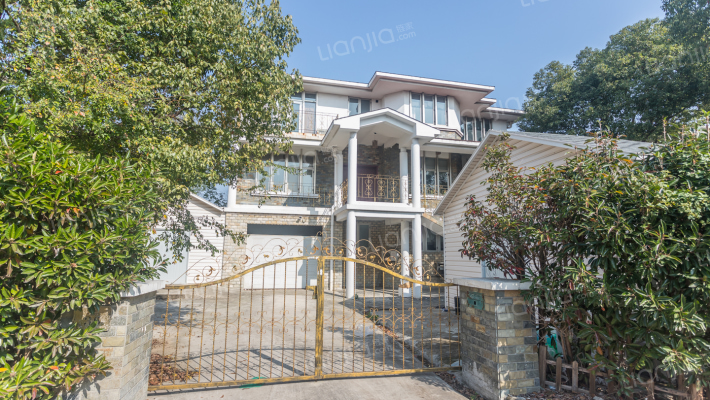 克拉水城外景图