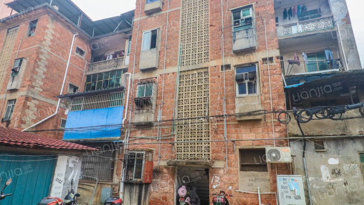 汽车修备厂外景图