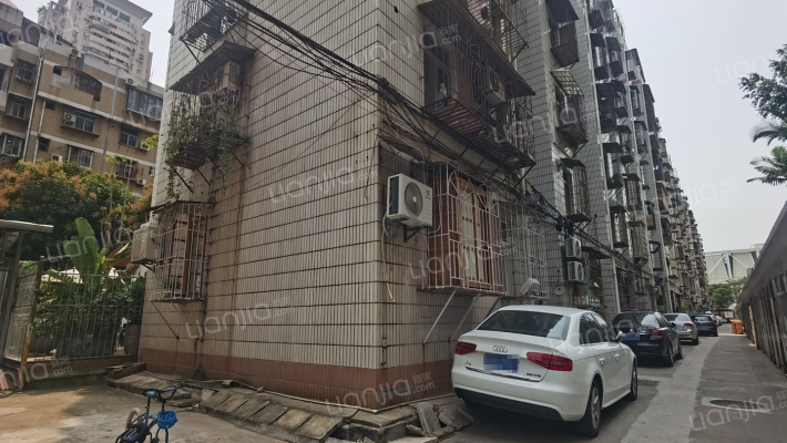 育秀厦工宿舍外景图