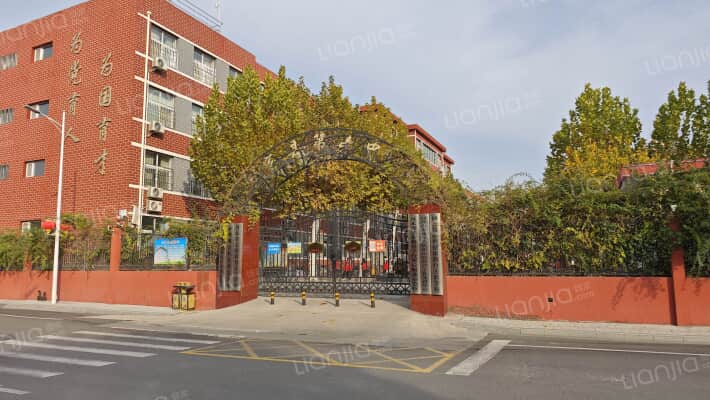 进修学校南院外景图