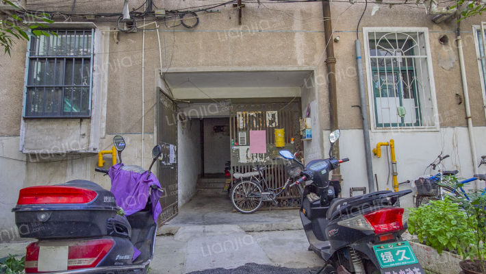 省工商学校宿舍外景图