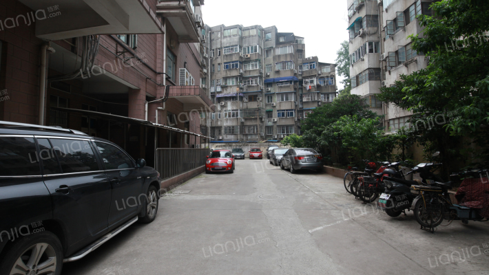 八方公寓外景图