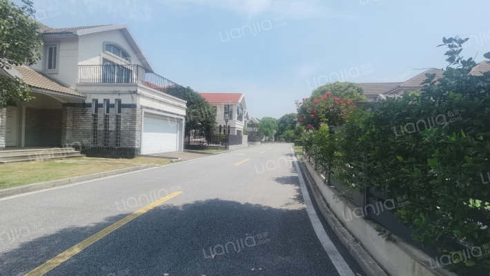 珑山林别墅外景图