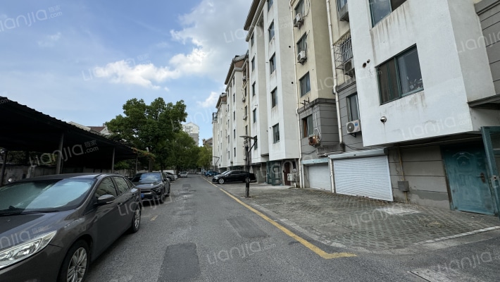 万鸿银座外景图