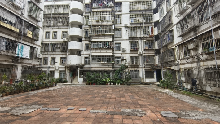 人和大厦外景图