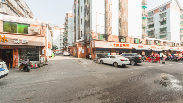 汇龙公寓外景图