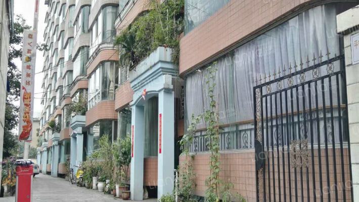 东南里公寓外景图