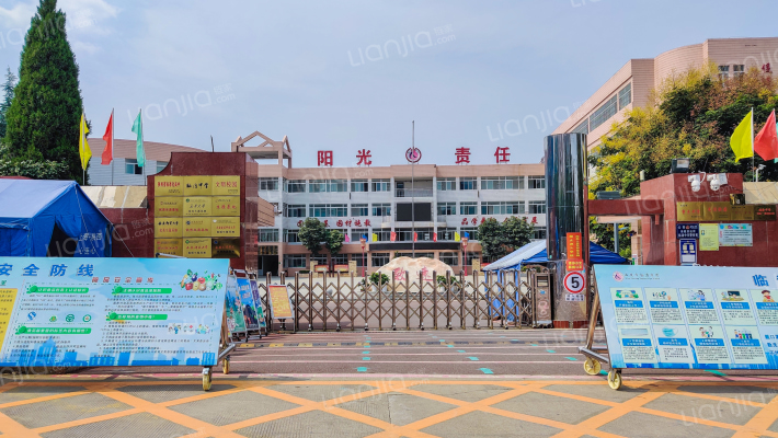 火车站二小区外景图