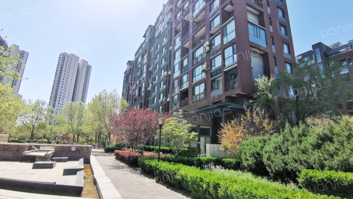 万科水晶城聆梦园外景图