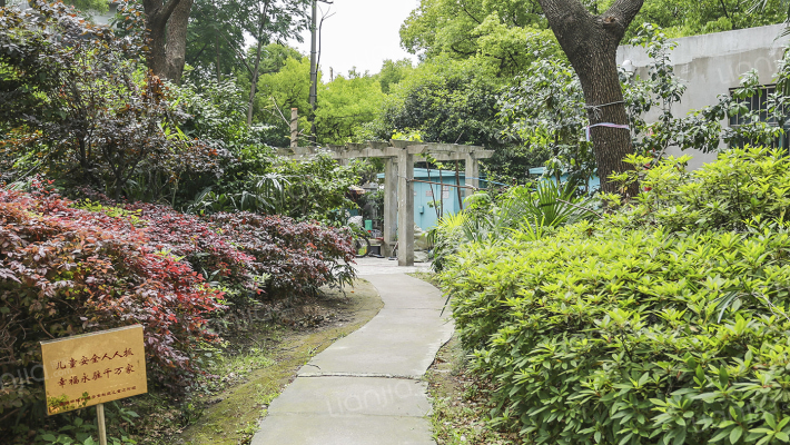 世晶花苑外景图