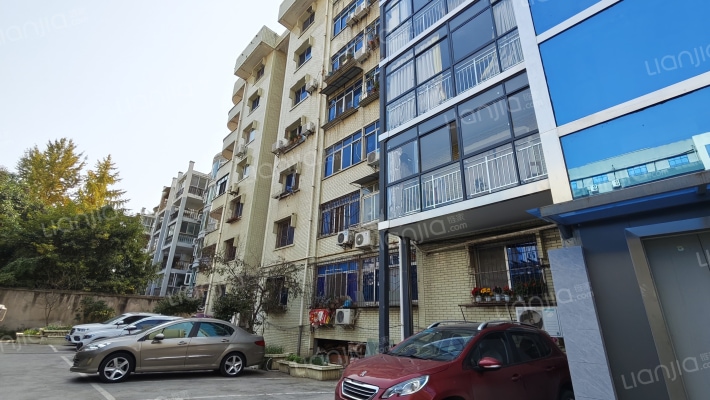 农商银行宿舍外景图