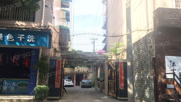 泡桐树街24号外景图