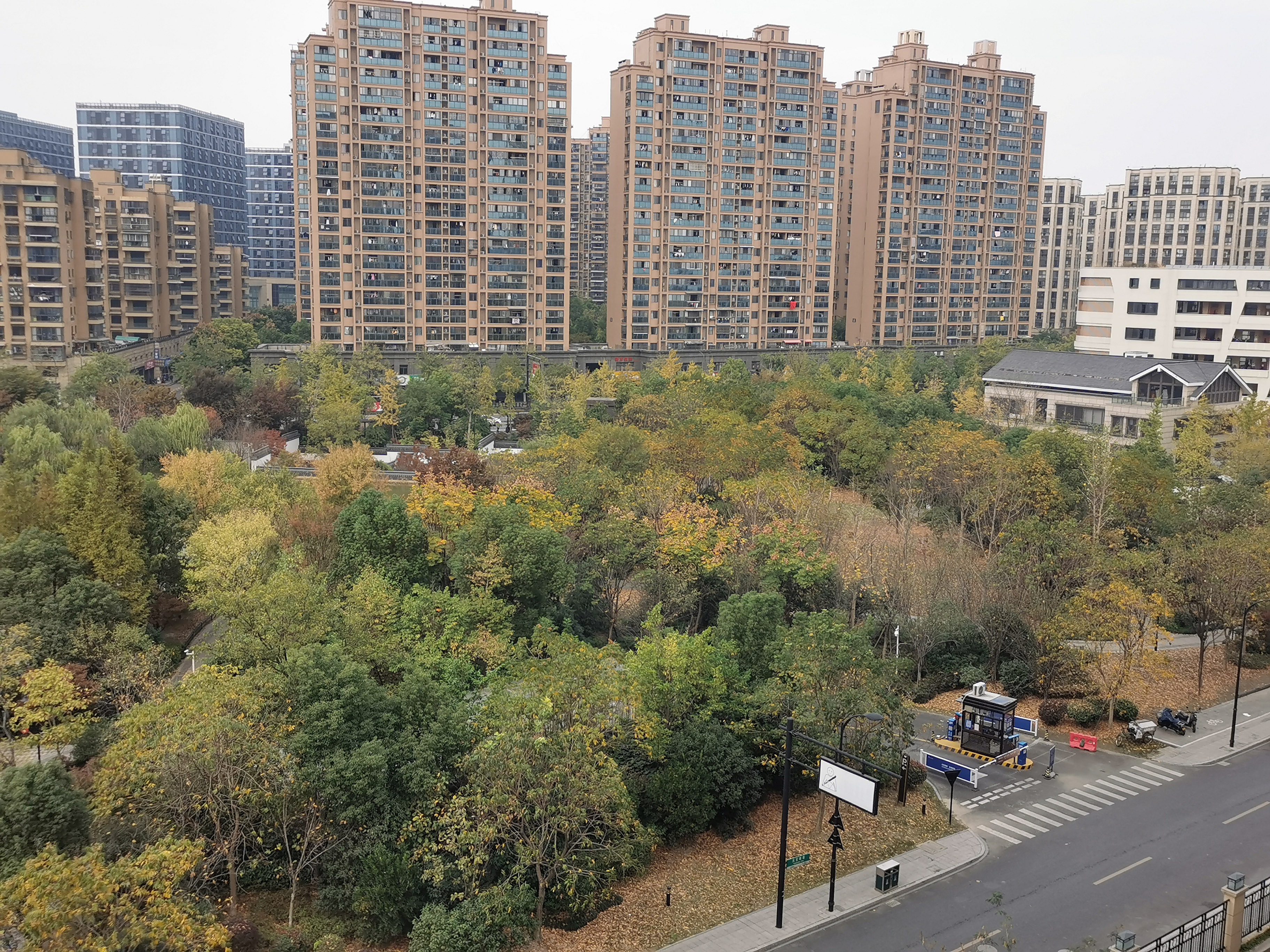 港龙城小区实景 6