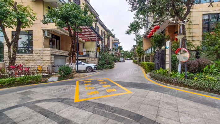 明月山溪外景图