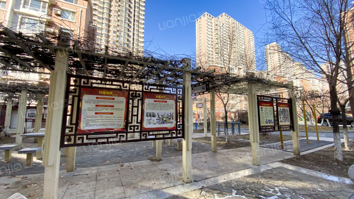 在水一方西园外景图