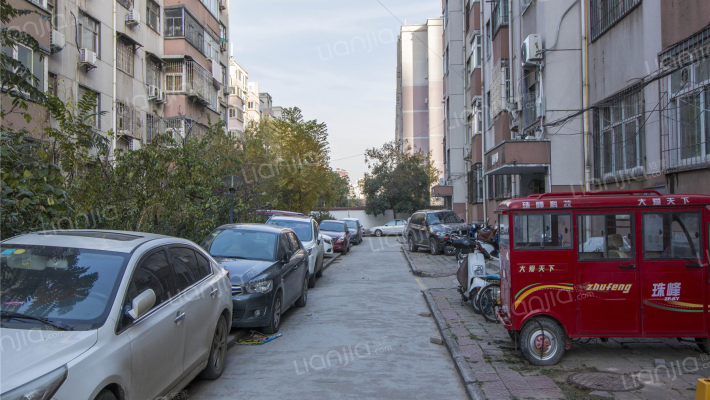白鸽集团郑玻家属院外景图