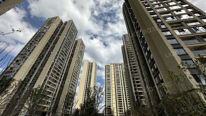 龙湖景粼时光外景图