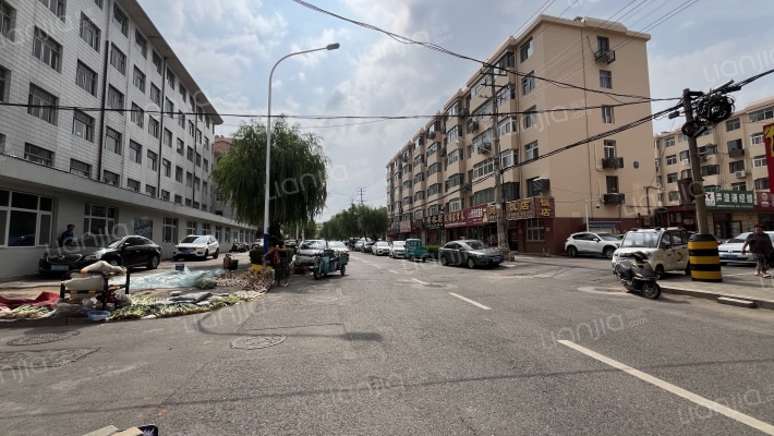 中心医院宿舍楼小区外景图