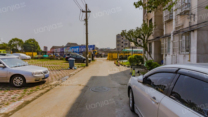 莱茵达路102号外景图