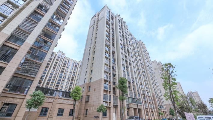 闵行小区南区外景图