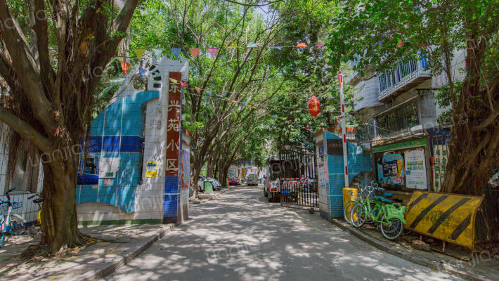 东兴苑小区外景图