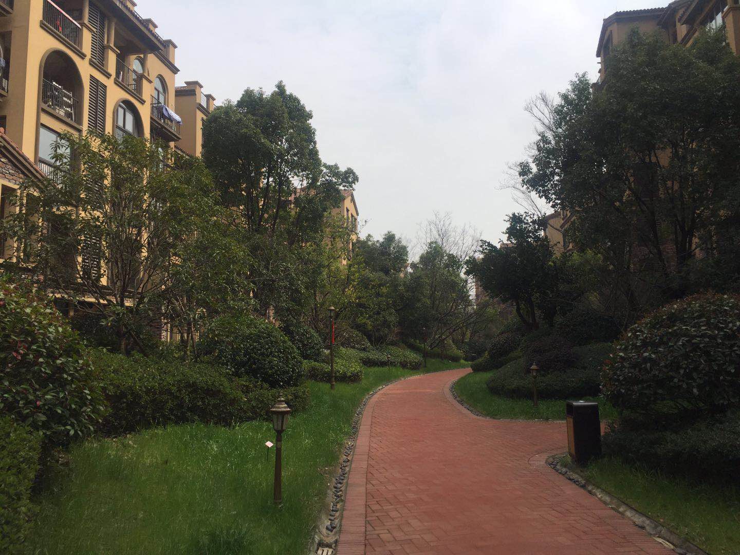 融科瑷骊山小区实景 16