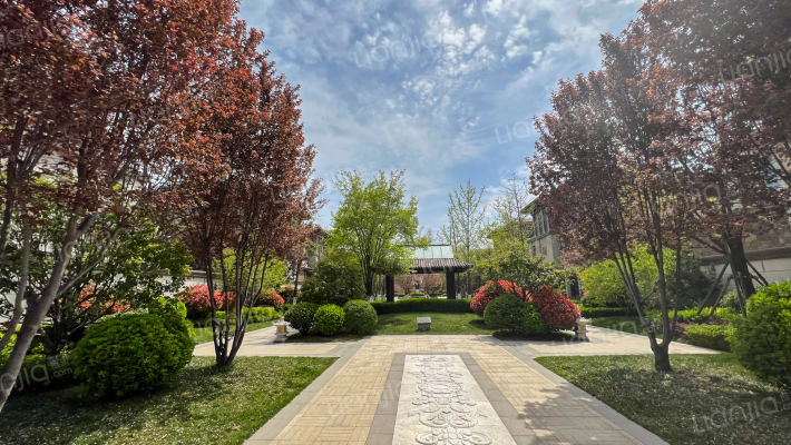 春城十八里外景图