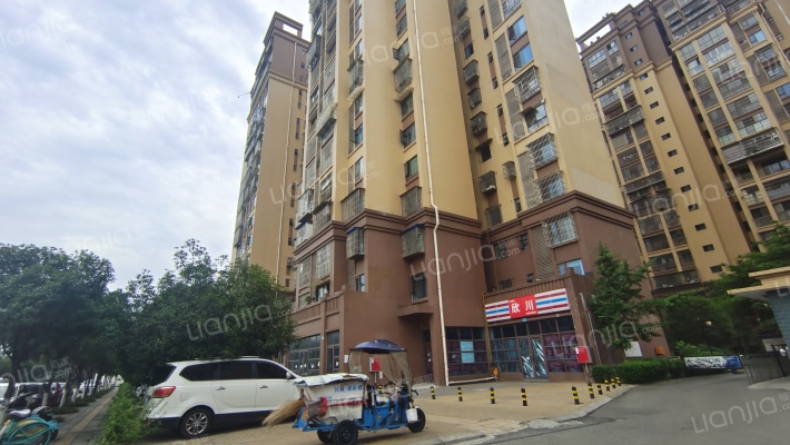 鸿运小区外景图