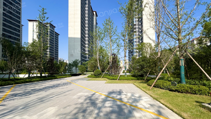 中铁卓越城外景图