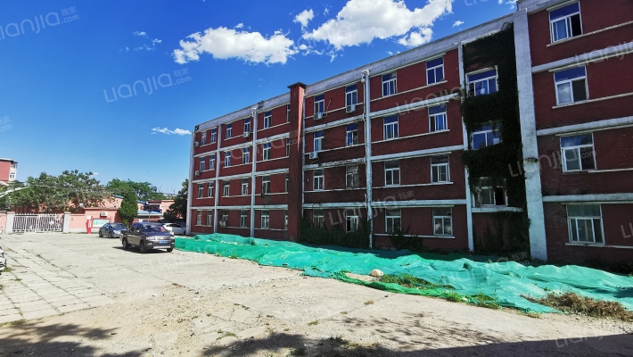 东风东里外景图