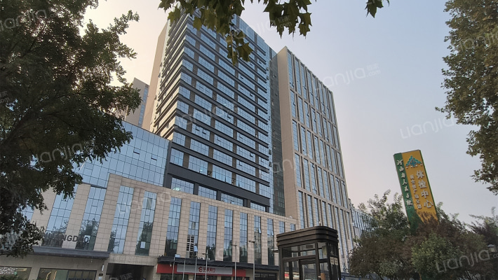 新合作城市广场外景图