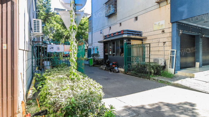 三角地小区外景图