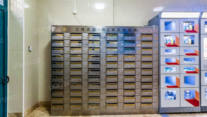 江畔戎庭外景图