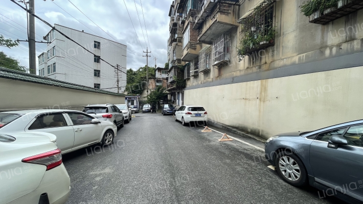 贵州商业学校宿舍外景图