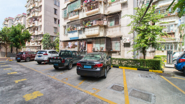 沿河小区外景图