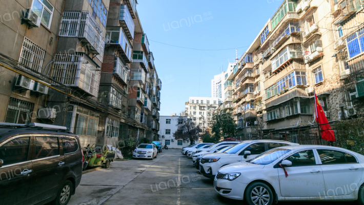 东八里小区外景图