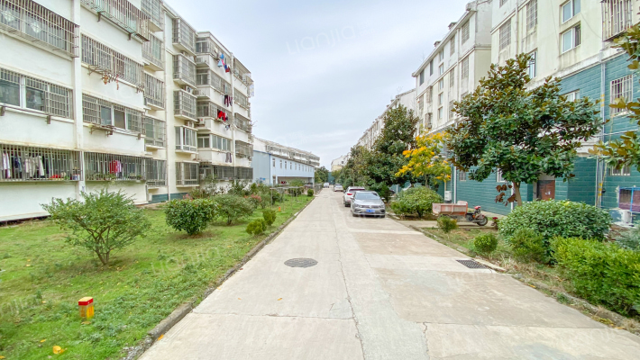 美食城小区外景图