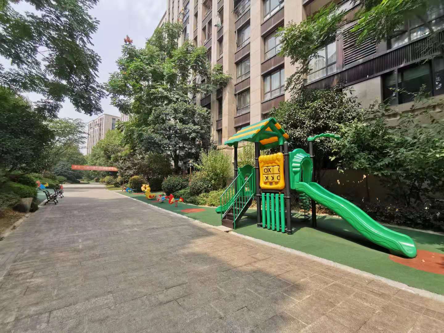 融科瑷骊山小区实景 12