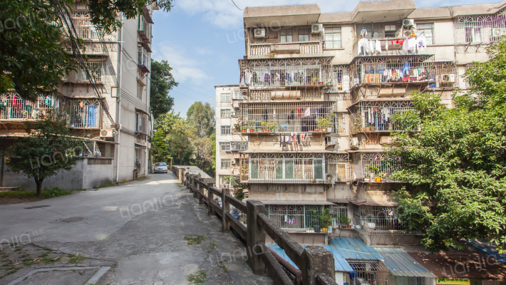 海校航专宿舍外景图