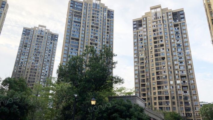 正荣财富中心外景图