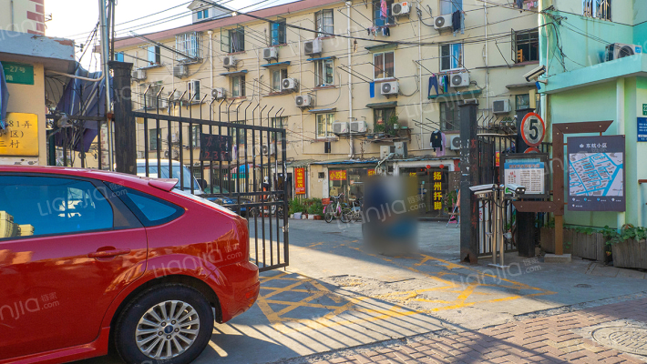 东航小区外景图