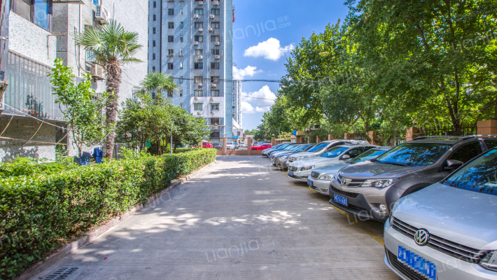 华利公寓外景图