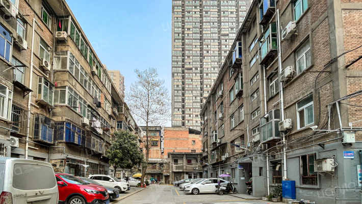 省建三公司家属院外景图