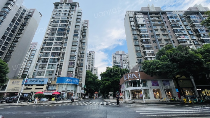 银港水晶城外景图