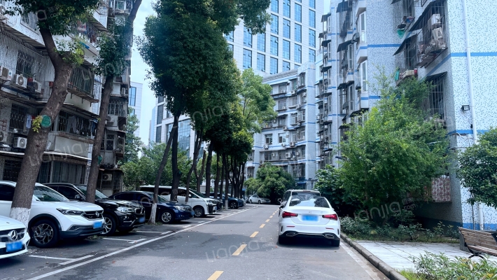 东航小区外景图