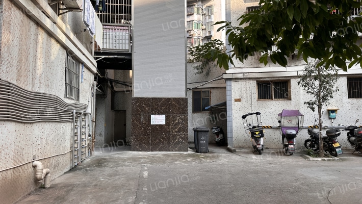 检查院集资楼外景图